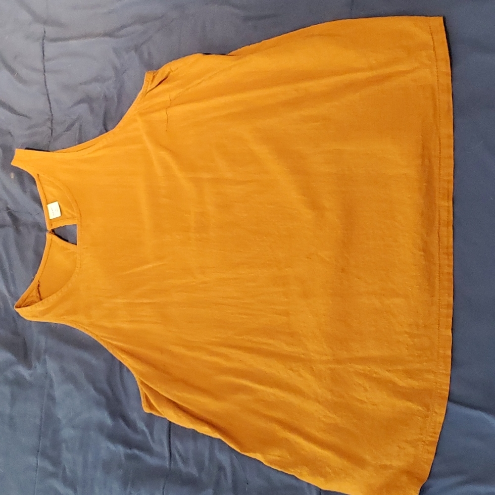 Sleeveless Blouse, Old Navy, size Medium, Gold color